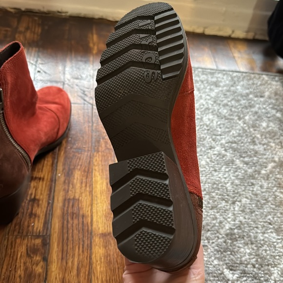 Sorel Cate Orange Suede Colorblock Booties - Picture 4 of 5